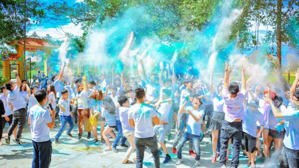 people throwing blue powder at daytime